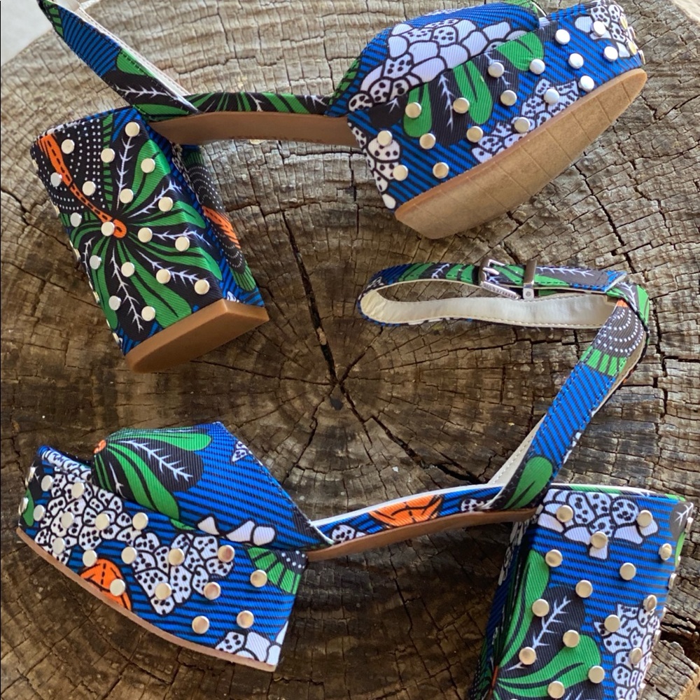 PHEONIX STUD LEATHER PLATFORM SANDAL - Picture 2 of 7